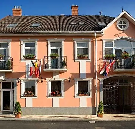 Isabell Hotel 3*