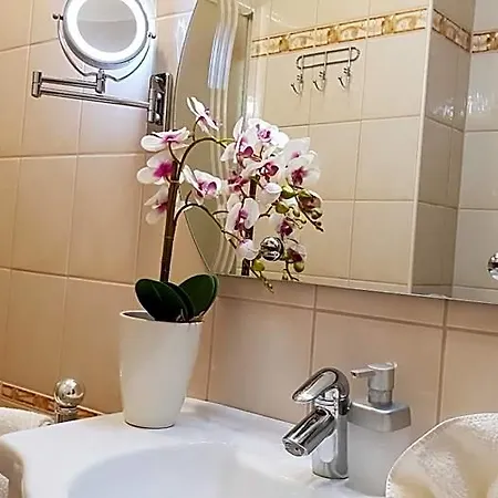 Isabell Hotel 3*