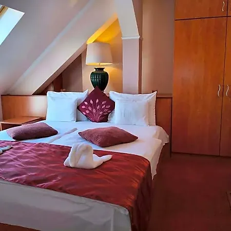 Isabell Hotel 3*