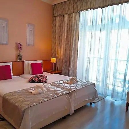 Isabell Hotel 3*