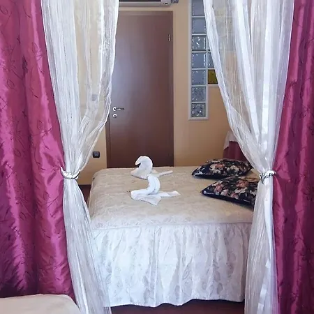 Отель Isabell 3*