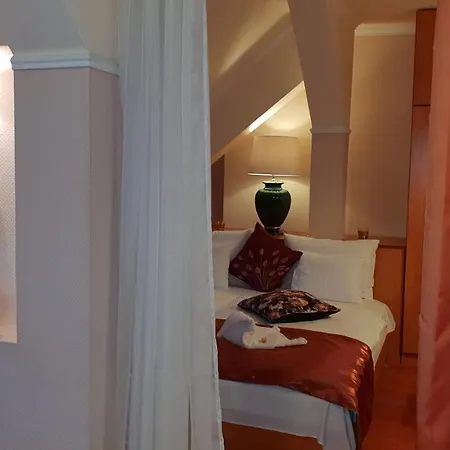 Isabell Hotel 3*